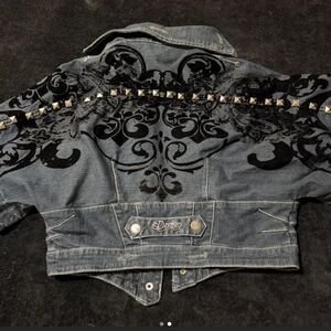 💥SOLD💥Dereon Washed Blue Denim Crop Jacket with Black Stud Accents